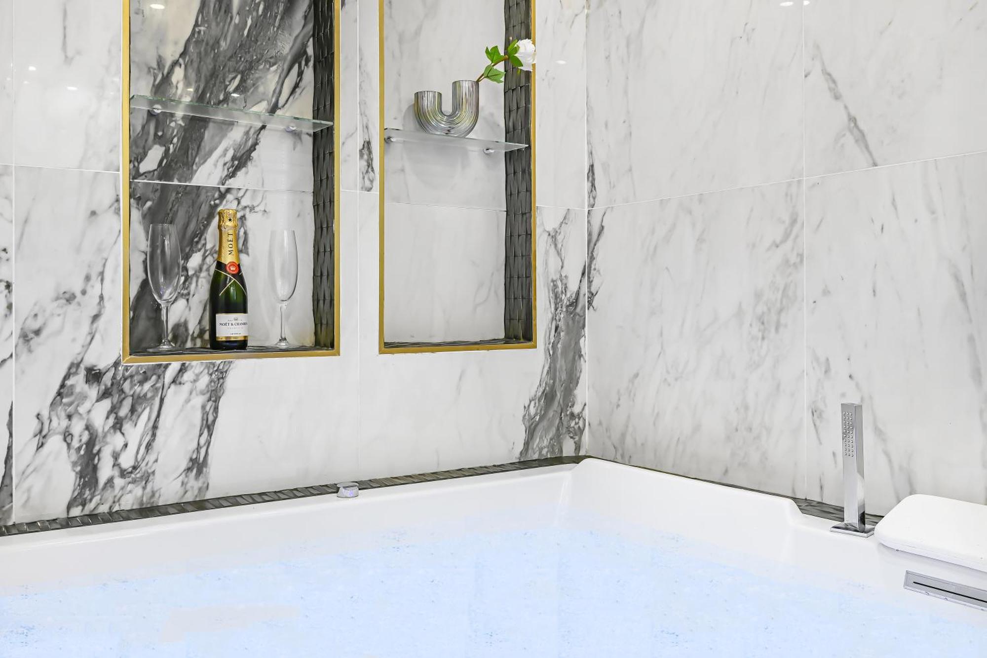 La Reverie - - Jacuzzi Pro * Paris